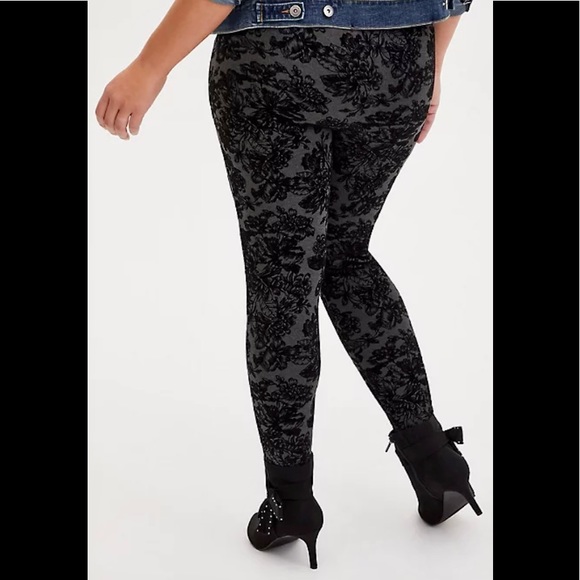 ⚫️🌸TORRID FLORAL PIXI PULL-ON PANTS🌸⚫️ - Picture 2 of 8